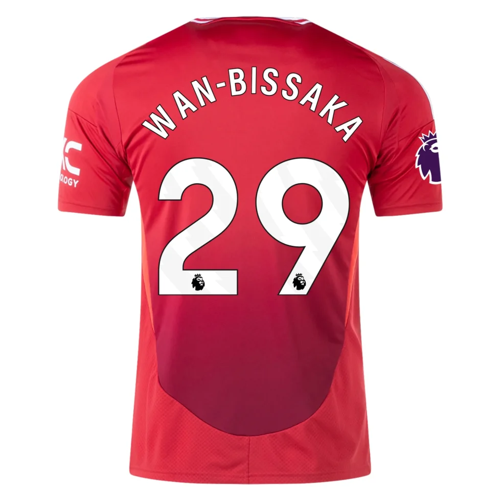 Aaron-Wan-Bissaka-Manchester-United-2024-25.webp